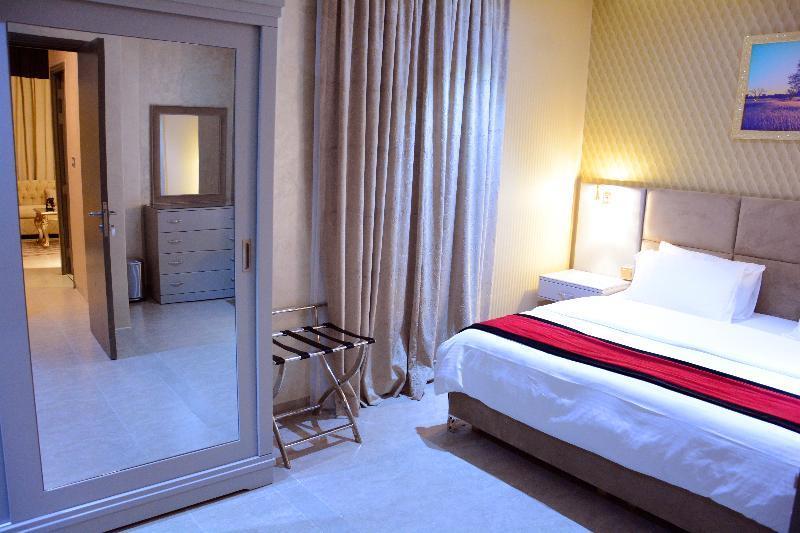 ذا فيفتى ايت السالمية Aparthotel Kuwait City Exterior foto